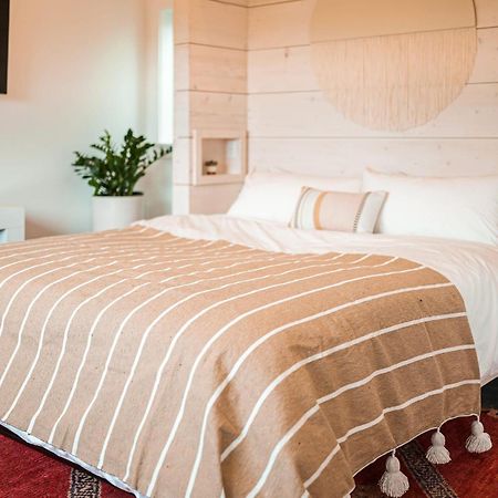 Funboard Room Includes King Bed And Mini Kitchenette Стинсон-Бич Экстерьер фото
