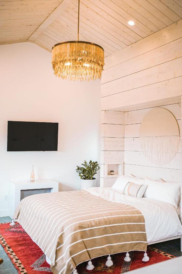 Funboard Room Includes King Bed And Mini Kitchenette Стинсон-Бич Экстерьер фото
